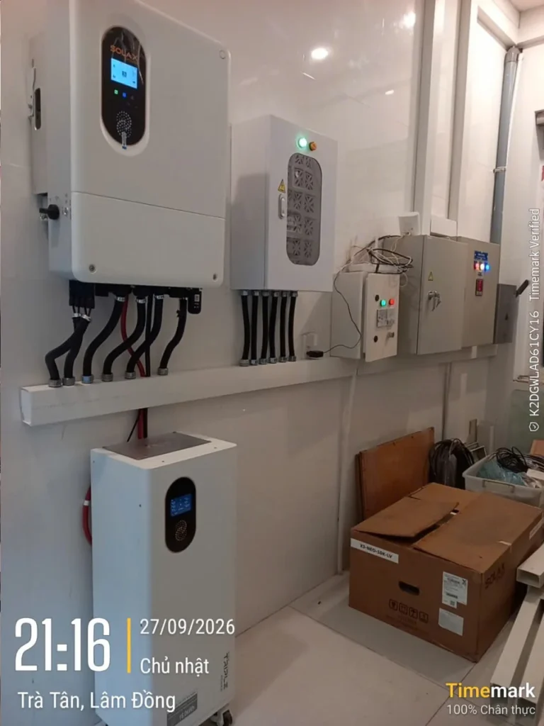 Inverter, tủ điện và các thiết bị lưu trữ tại công trình ở Lâm Đồng